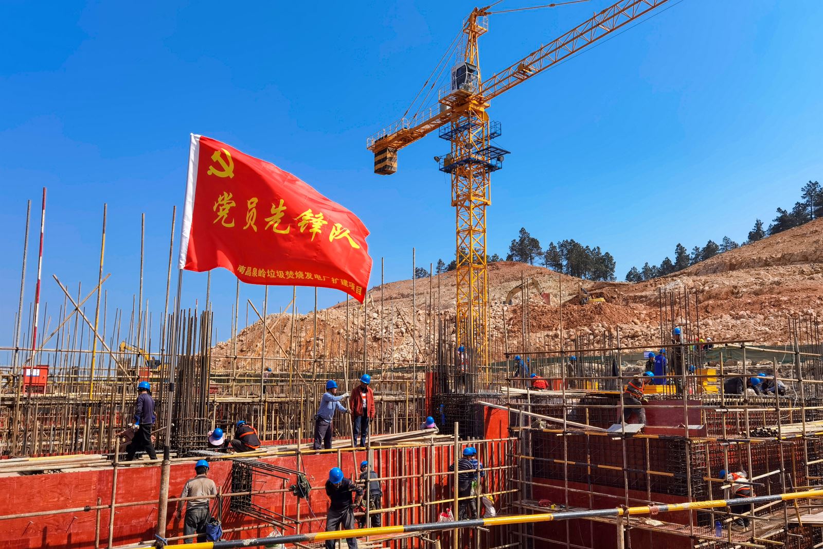 浙江二建南昌项目部党员先锋队一线攻坚克难